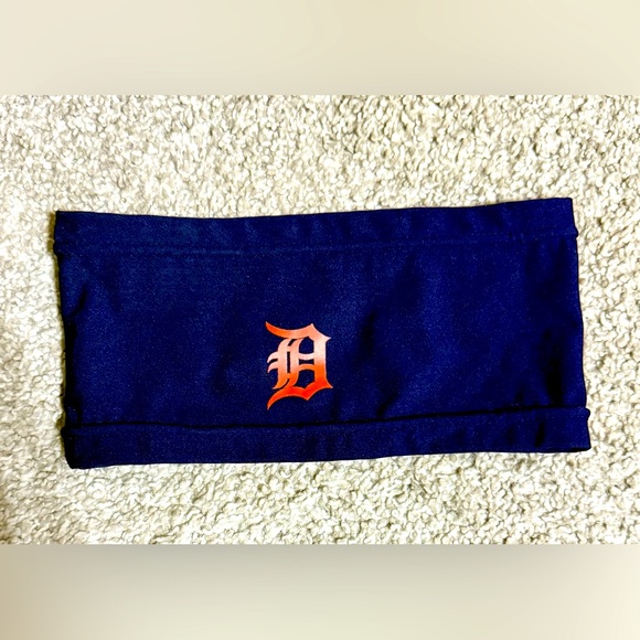 New Era Accessories - Detroit Tigers, nylon spandex, stretch cooling headband. New, never worn.